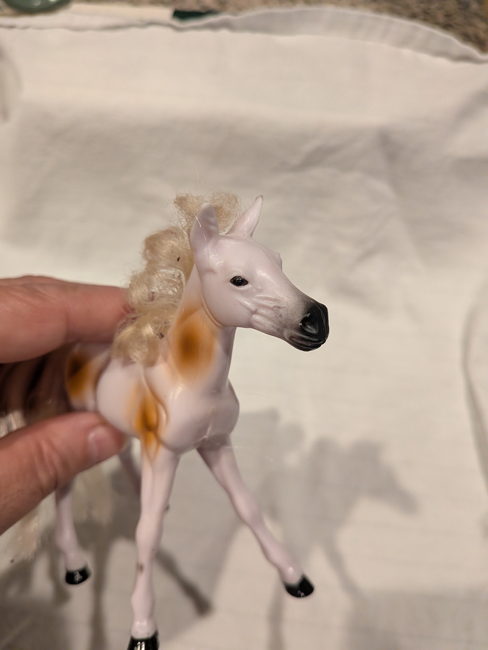 Kids Toy Horse Figurines White & Tan Set Plastic Animal Figures 2pc - Picture 9 of 10